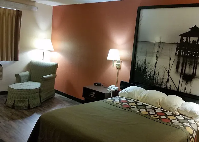 Super 8 By Wyndham Greenville