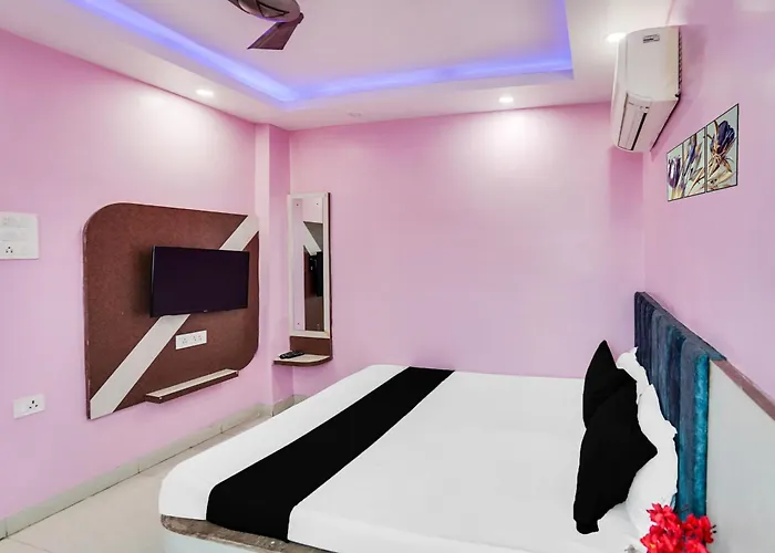 Super Townhouse Butler Road Near Maripur Chowk