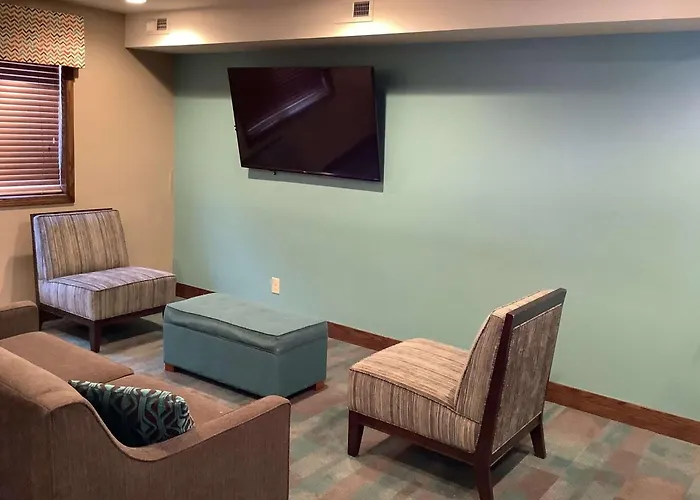 Super 8 By Wyndham Lincoln West