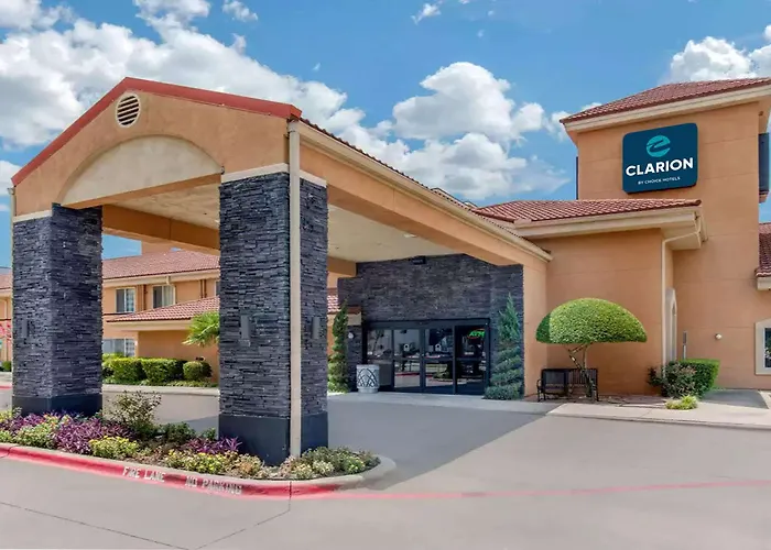 Clarion Inn & Suites Dfw North