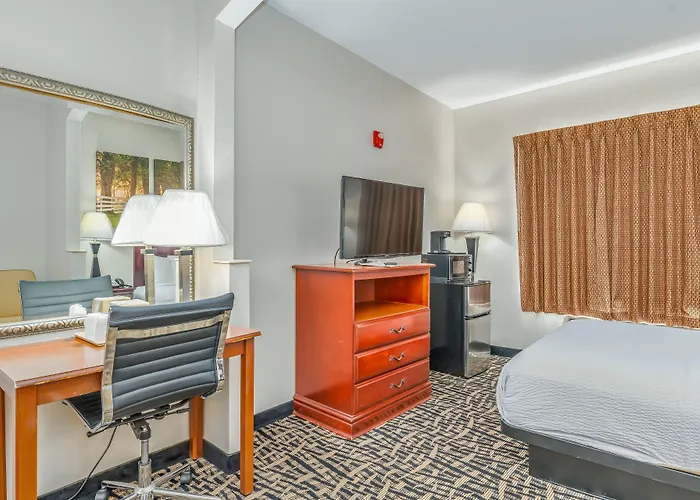 Days Inn By Wyndham Coliseum Montgomery Al
