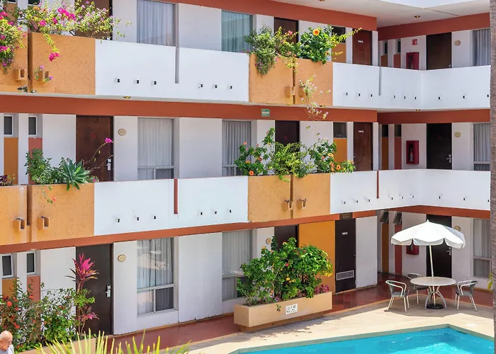 Hotel Azteca Inn