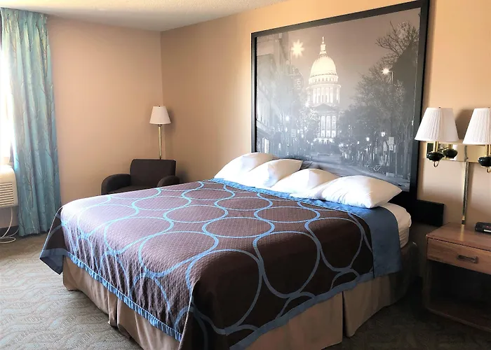 Super 8 By Wyndham Dodgeville