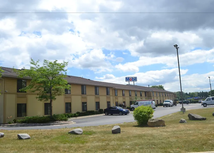 Super 8 By Wyndham Germantown/Milwaukee