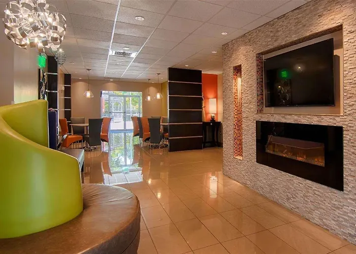 Days Inn & Suites By Wyndham Bonita Springs North Naples