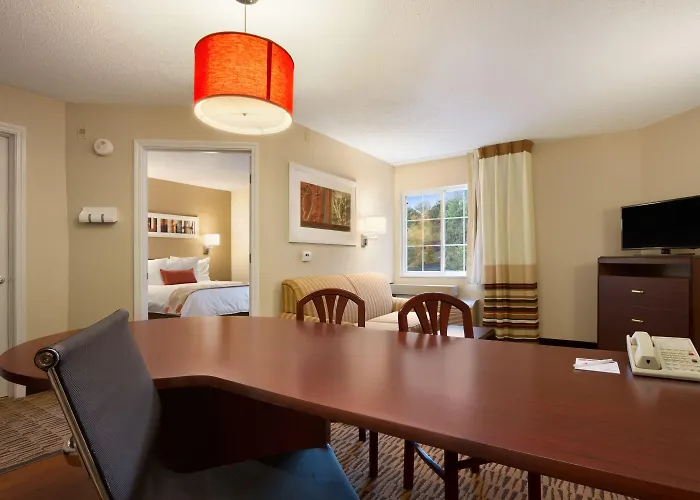 Mainstay Suites Detroit Farmington Hills