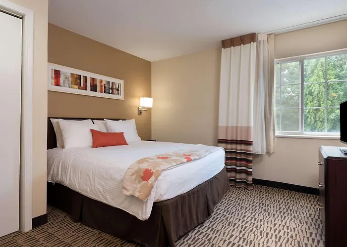 Mainstay Suites Detroit Farmington Hills