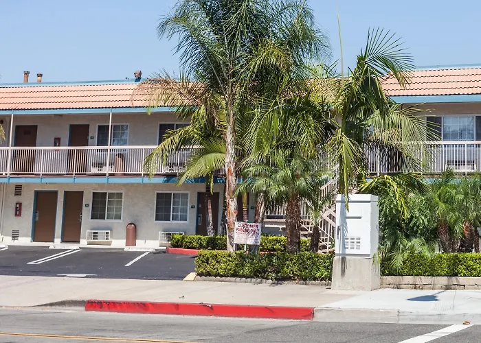 Travelodge Inn & Suites By Wyndham Fullerton