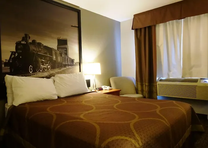Super 8 By Wyndham Regina