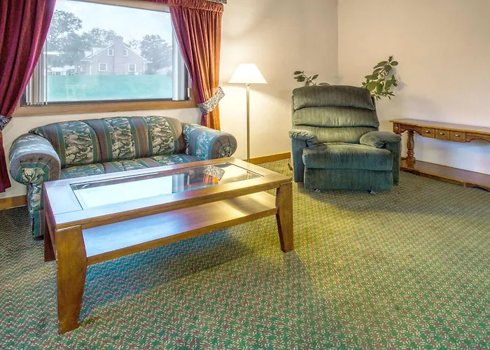 Super 8 By Wyndham Hartford Wi