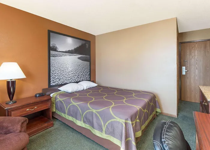 Super 8 By Wyndham Poplar Bluff Missouri