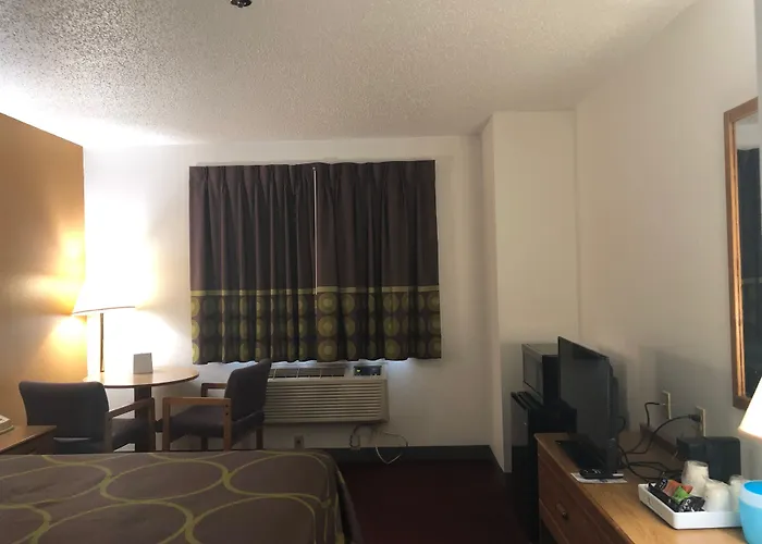 Super 8 By Wyndham Front Royal Near Shenandoah National Park