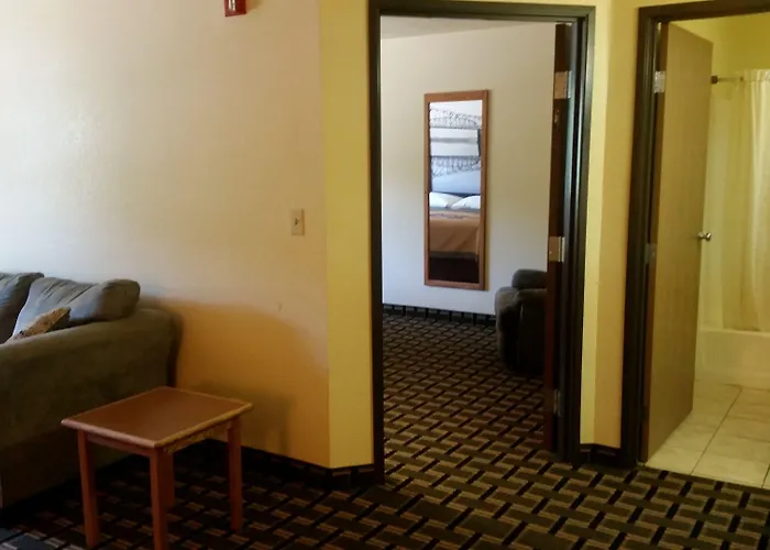Super 8 By Wyndham Wheeling Wv
