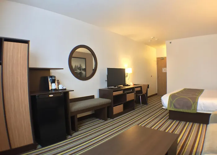 Super 8 By Wyndham Kenora