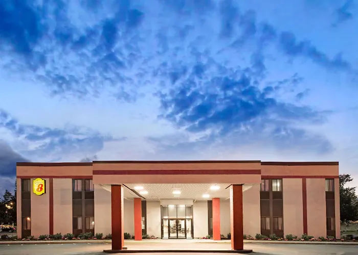 Super 8 By Wyndham Brockton