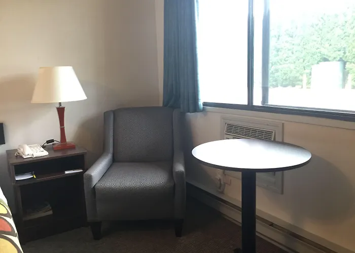 Super 8 By Wyndham Kelowna Bc