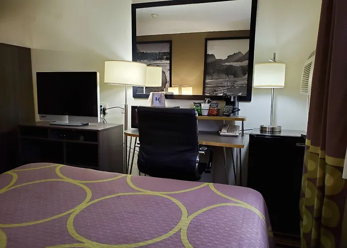 Super 8 By Wyndham Bozeman