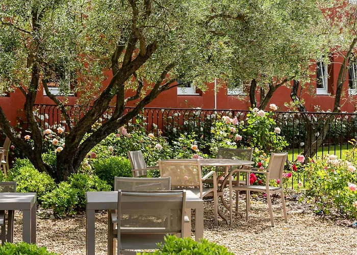 Best Western Plus Le Lavarin