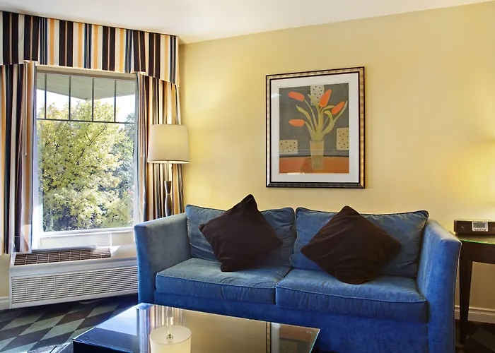 Plaza Inn & Suites At Ashland Creek