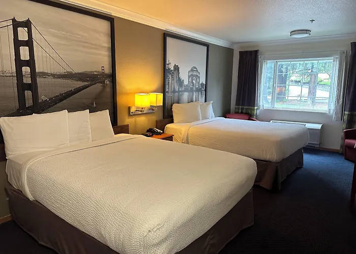 Creekside Inn & Suites