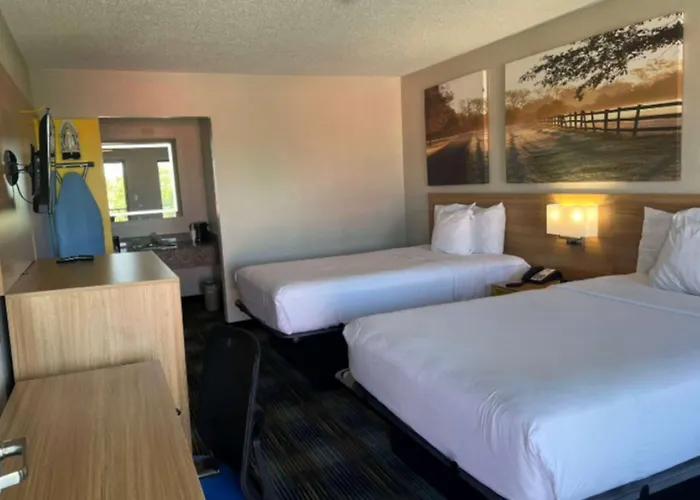 Days Inn & Suites By Wyndham Mobile