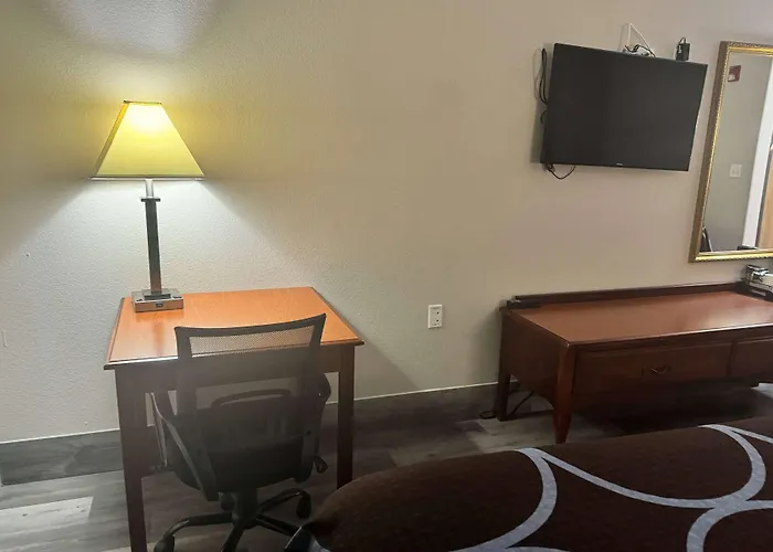 Hotel Piney Woods