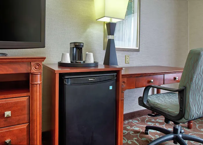 Hampton Inn & Suites By Hilton Toronto Airport