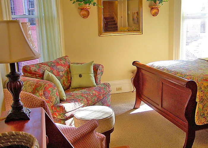Chez Lyndon Manor