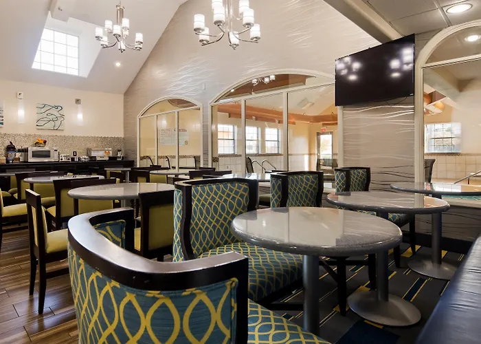 Best Western Plus Tulsa Inn & Suites