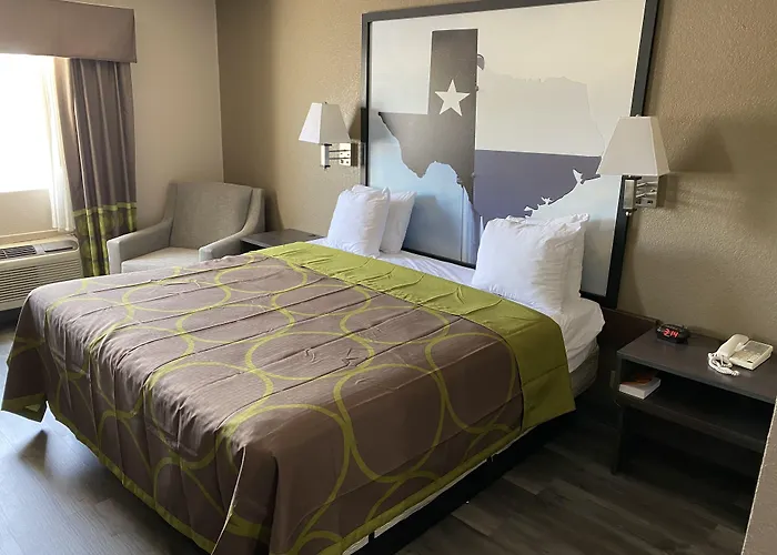 Super 8 By Wyndham Gainesville Tx