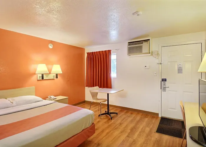 Travelodge By Wyndham Brattleboro Vt