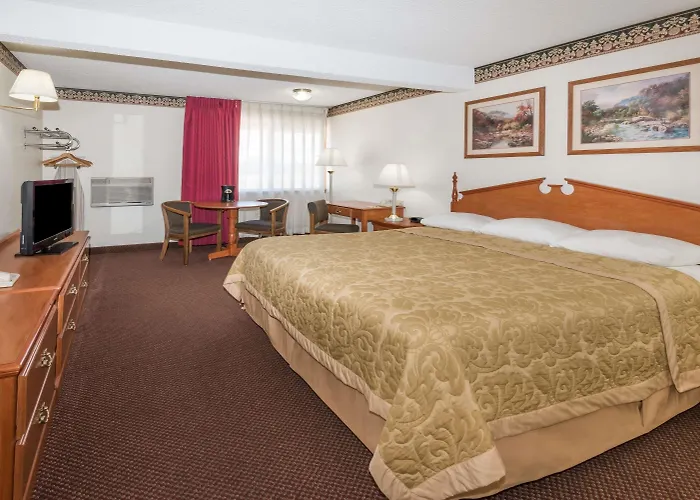Super 8 By Wyndham Laramie
