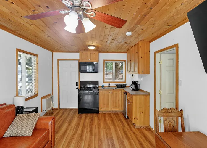 Rouge Cobb Mountain Hotel - Cabin 2