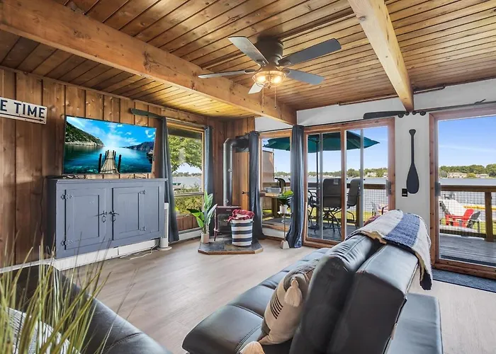 Cozy Cottage-Hot Tub-Scenic Views & Private Dock