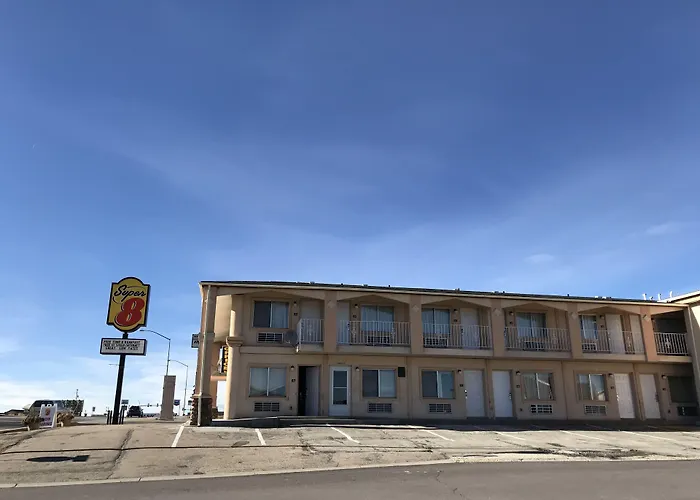 Super 8 By Wyndham Evanston