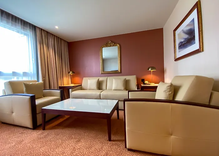 Nash Airport Hotel