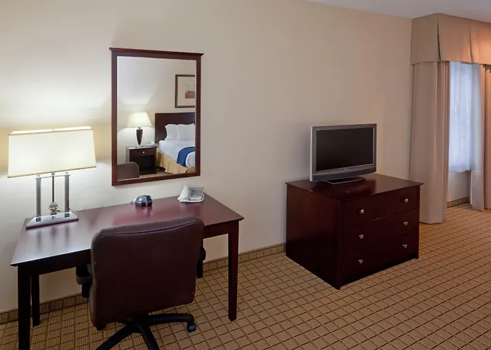 Holiday Inn Express & Suites Rochester By Ihg