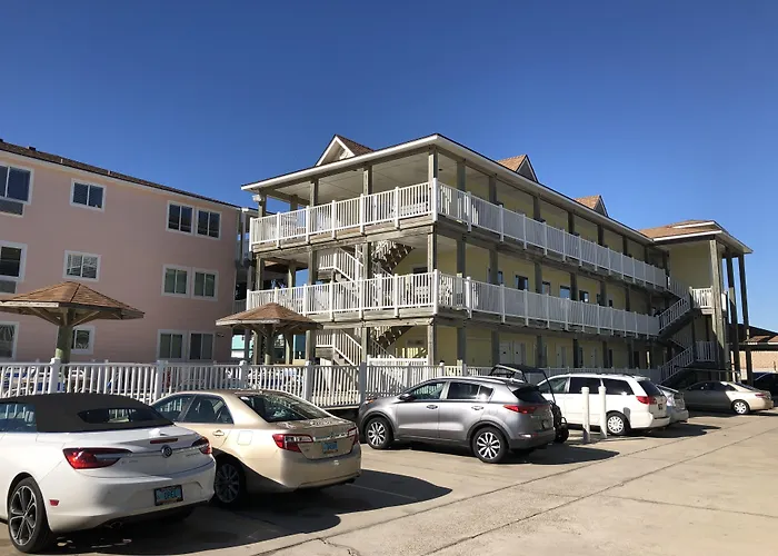 Beachgate Condosuites And Oceanfront Resort