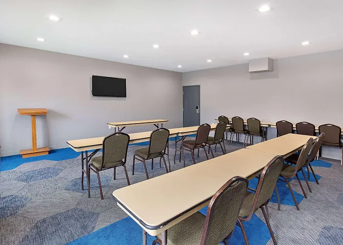 Microtel Inn & Suites By Wyndham Manchester - Newly Renovated