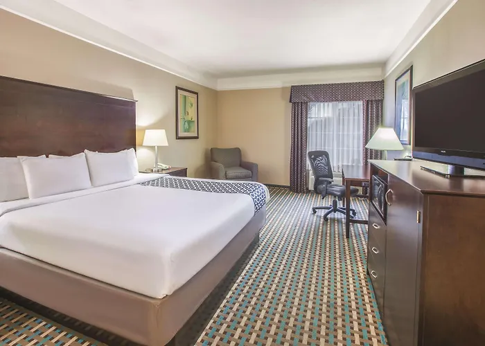 La Quinta By Wyndham Bay City