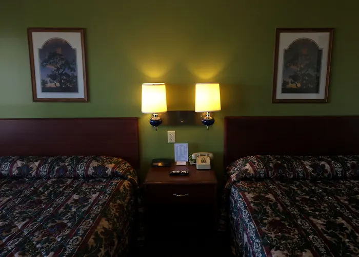 Thunderbird Motor Inn