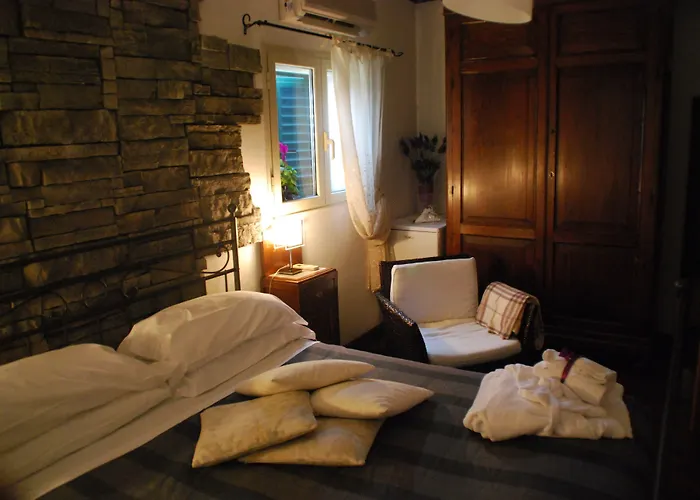 Casa tipica siciliana patronale home BedandBreakfast TreMetriSoprailCielo Camere con vista, colazione interna in terrazzo panoramico