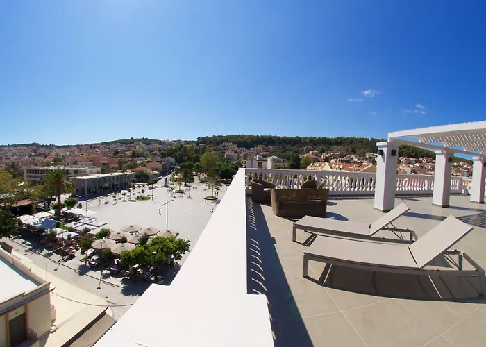 Aenos Hotel