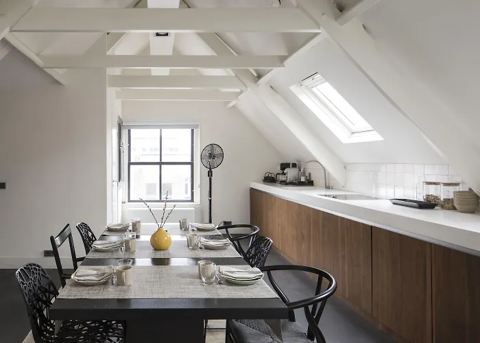 Commune Suites
