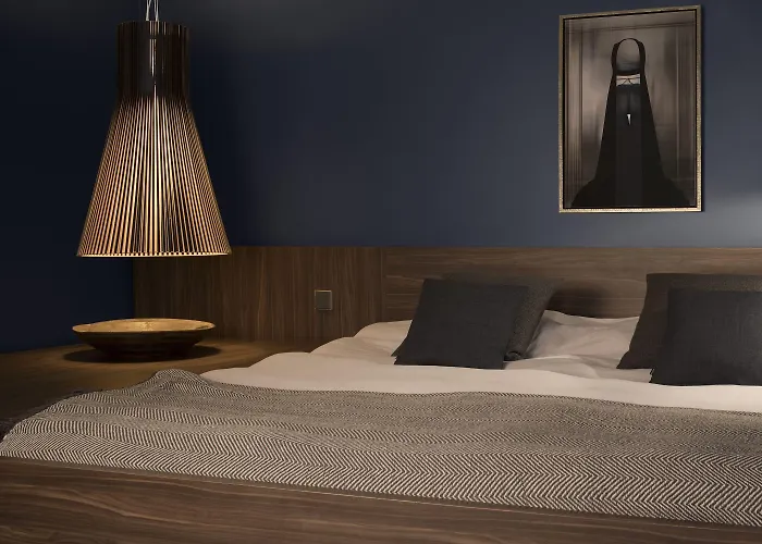Commune Suites
