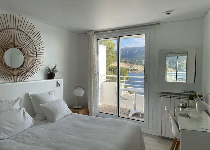 Hotel De La Plage - Mahogany