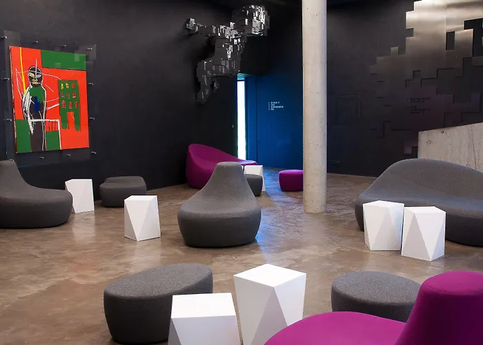 Miura Art Hotel