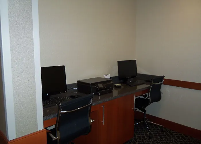 Holiday Inn Express & Suites Columbus/Edinburgh