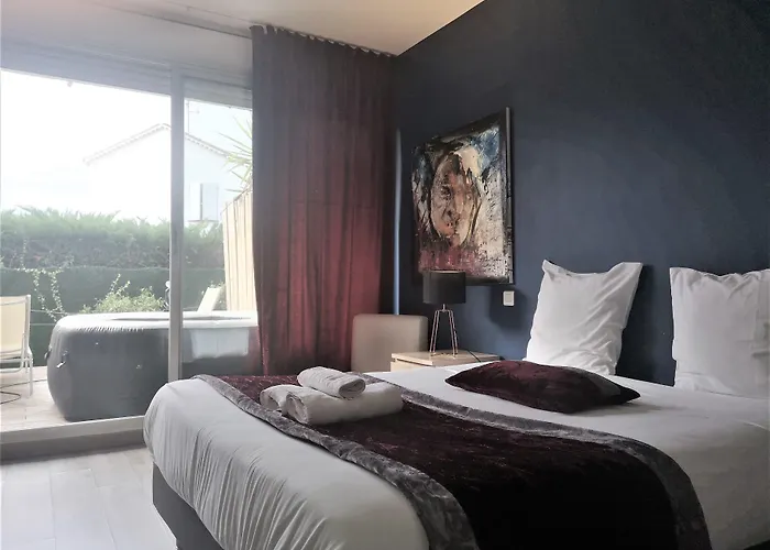 Hotel Sable Et Soleil - Port, Plage&Jacuzzi privé