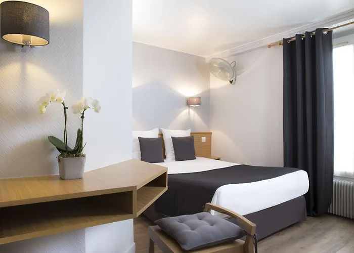 A L'Hotel Des Roys
